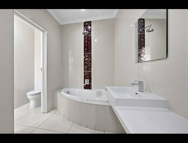 6 BEDROOM HOUSE FOR SALE IN BRYANSTON